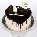 Heart Shaped Cream Chocolate Cake- Half Kg