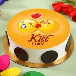Kissing Emojis Photo Cake- Pineapple